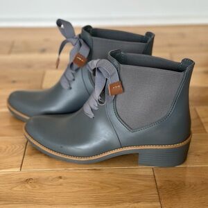 Bernardo Chelsea Rain Boots in Grey size 8